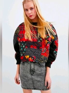 Zara Quilted Cropped Patchwork Sweatshirt Size Small Black Red Multicolor Top